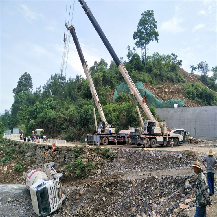 宁德蕉城汽车掉沟里叫吊车救援要多少钱